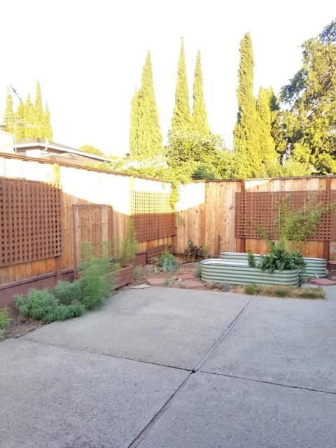 15061508 Kentfield Avenue, Redwood City CA: https://media.crmls.org/mediaz/eb3f6836-d383-4d86-a42c-be63ad3221c9.jpg
