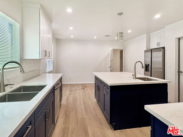 170 N Orange Drive, Los Angeles CA: https://media.crmls.org/mediaz/eb3fc558-5ea9-4b66-bed7-2c058ec20e7e.jpg