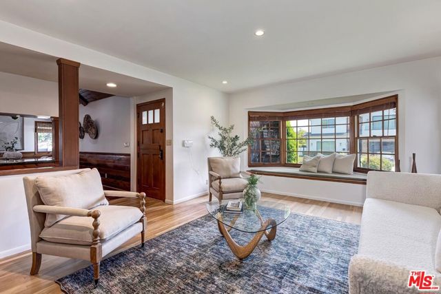 3201 Maplewood Avenue, Los Angeles CA: https://media.crmls.org/mediaz/eb3fcbf8-2ce7-45ec-bf31-79364a435c53.jpg