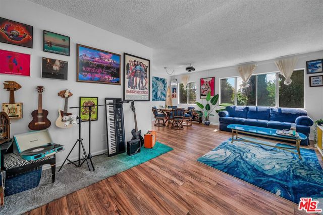 20246 Cohasset Street, 19 photo 5