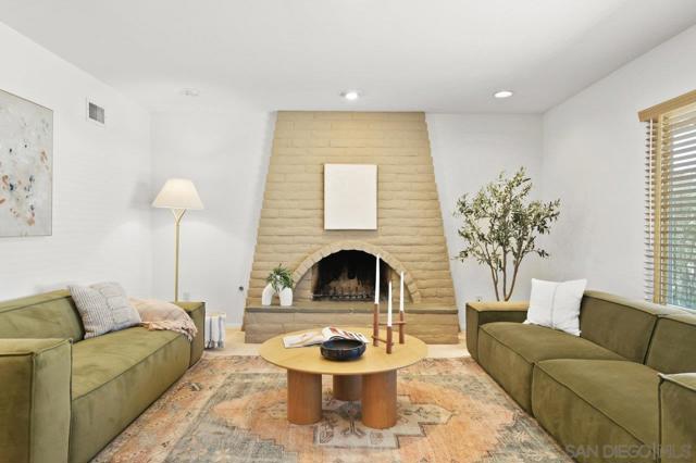 9633 Pebble Beach Dr, Santee CA: https://media.crmls.org/mediaz/eb40d16a-0cfd-4b2c-946a-35a52afed509.jpg