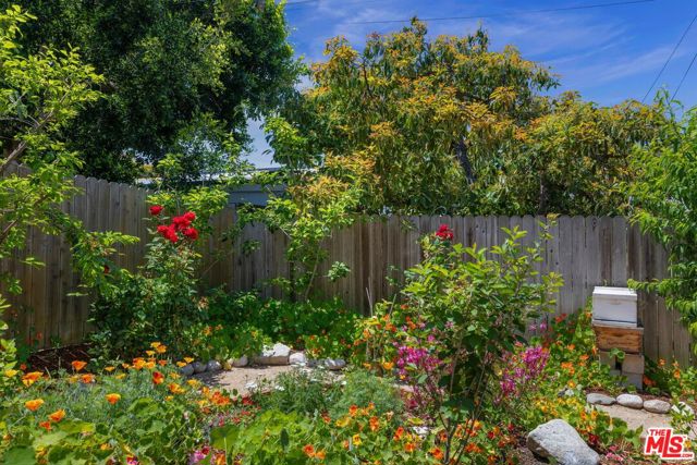 2249 Linnington Avenue, Los Angeles CA: https://media.crmls.org/mediaz/eb419a7f-4042-44e7-bf46-b7f1759243a8.jpg