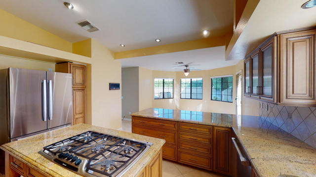 47230 Golden Bush Court, Palm Desert CA: https://media.crmls.org/mediaz/eb422131-570d-4918-a846-1f8ee34a8a50.jpg