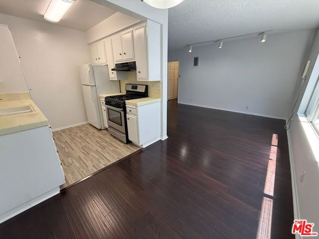 11570 Nebraska Avenue, Los Angeles CA: https://media.crmls.org/mediaz/eb42a4fe-a1fe-46e4-8375-00fa14980b07.jpg