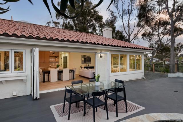 417 Santa Victoria, Solana Beach CA: https://media.crmls.org/mediaz/eb42a8ef-6398-4118-a8f4-0cf604772465.jpg