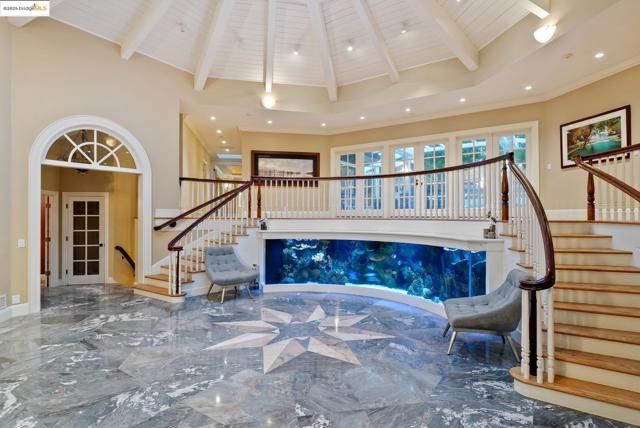 9 Burton Vista Ct, Lafayette CA: https://media.crmls.org/mediaz/eb432c49-9f43-494d-97f1-a0f6704cb7e5.jpg