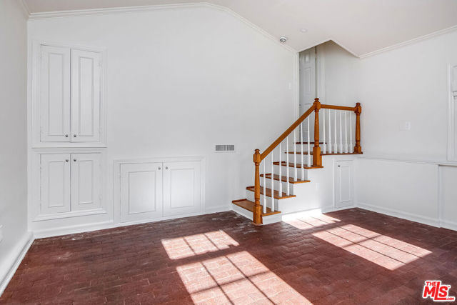 4118 Davana Road, Sherman Oaks CA: https://media.crmls.org/mediaz/eb436c11-8073-45b2-bffc-437fc8cf5927.jpg