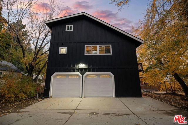 993 Cameron Drive, Big Bear CA: https://media.crmls.org/mediaz/eb43b1dd-7e54-4e26-9963-e9eb0e51fa27.jpg