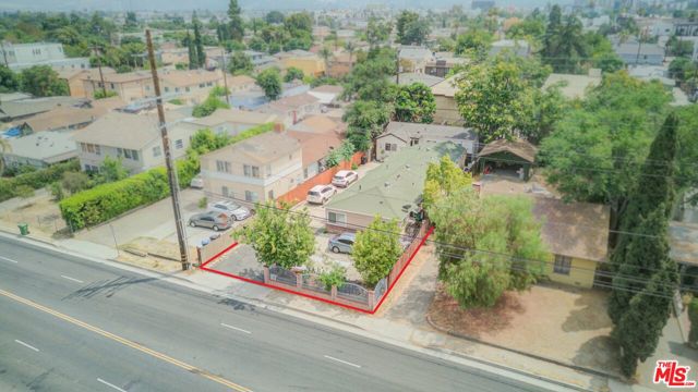 11334 Oxnard Street, North Hollywood CA: https://media.crmls.org/mediaz/eb43d842-f67c-4265-bda9-b106c58746ad.jpg