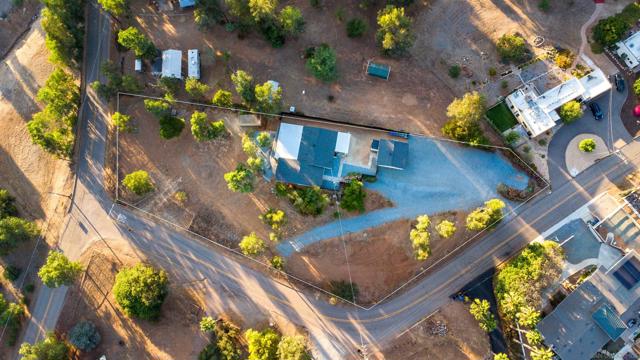 11534 Manzanita Rd, Lakeside CA: https://media.crmls.org/mediaz/eb446508-817d-42e1-8d4e-d5ec405b50e2.jpg