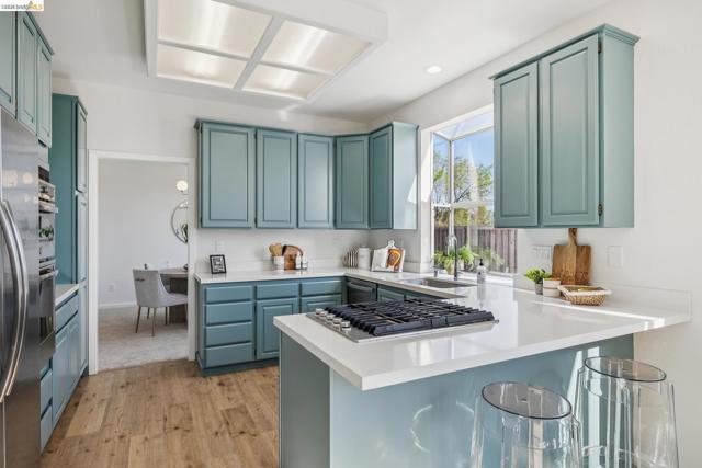 2004 Fries Ct, Martinez CA: https://media.crmls.org/mediaz/eb4482fd-1542-48b5-86a4-5694b67fc798.jpg