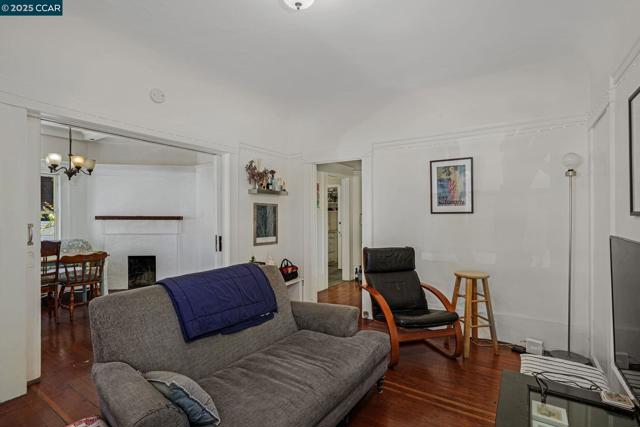 2006 Parker St, Berkeley CA: https://media.crmls.org/mediaz/eb44b53d-4172-4056-8c2a-808148c17004.jpg
