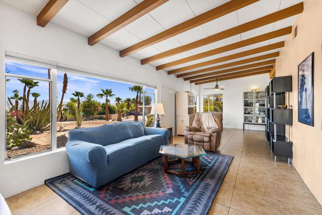 68079 Vista Del Valle, Cathedral City CA: https://media.crmls.org/mediaz/eb44f255-2f14-4406-a4ef-0a5db3e044e6.jpg