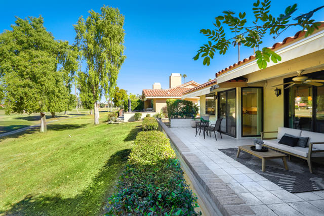 239 Santa Barbara Circle, Palm Desert, CA 92260