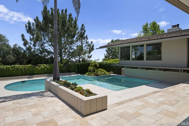5931 Citadel CIR, La Jolla CA: https://media.crmls.org/mediaz/eb458d5e-6b78-436b-988d-de4a38c5a0ed.jpg