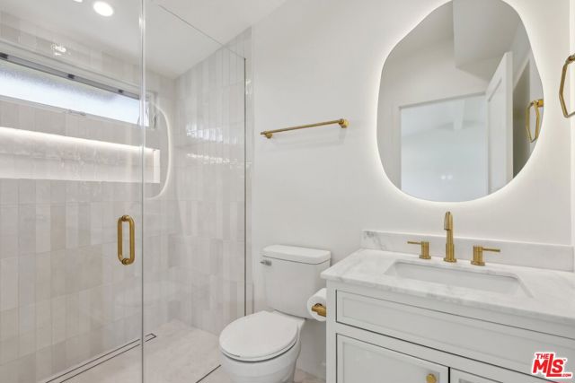 6731 Delco Avenue, Winnetka CA: https://media.crmls.org/mediaz/eb463a83-9323-4578-aded-bebd70f1eb87.jpg