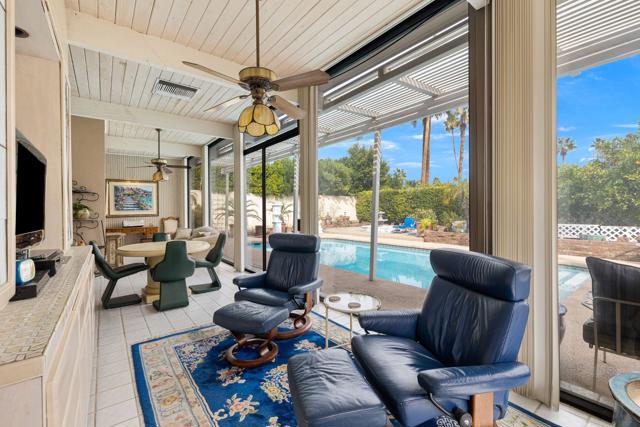968 N Fairview Circle, Palm Springs CA: https://media.crmls.org/mediaz/eb47b2ee-4102-4205-a0ee-f2770b6fed78.jpg
