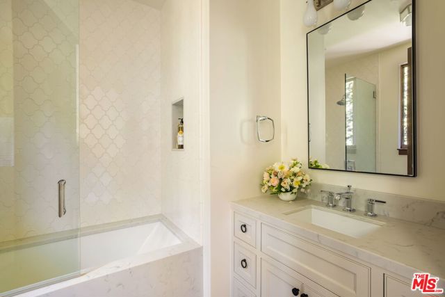 Drew Fenton | 182 N Carmelina Avenue Los Angeles CA | MLS: 7686952