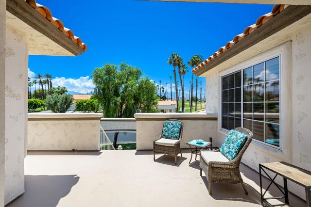 340 Vista Royale Drive, Palm Desert CA: https://media.crmls.org/mediaz/eb4863f3-6f0f-4705-8a26-9a20440c6f7e.jpg