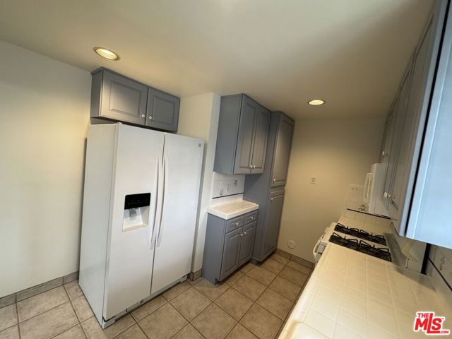 2437 Granville Avenue, Los Angeles CA: https://media.crmls.org/mediaz/eb487f3c-dd71-4d44-8526-f07b2b54ef10.jpg