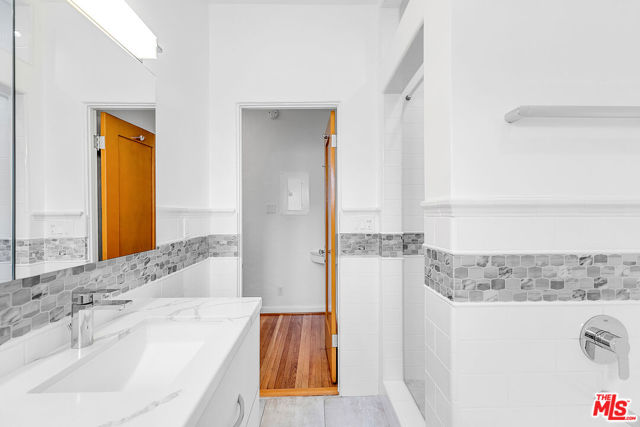 1557 S Genesee Avenue, Los Angeles CA: https://media.crmls.org/mediaz/eb497ab1-082e-4811-bce8-5f6b8a0dd61d.jpg
