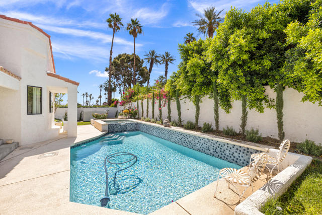 75465 Montecito Drive, Indian Wells CA: https://media.crmls.org/mediaz/eb49a484-85c0-4189-b9b3-818082d723c8.jpg