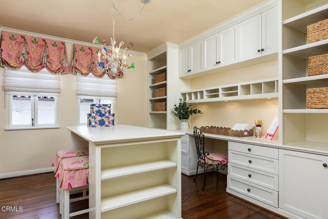 1711 Fairmount Avenue, La Canada Flintridge CA: https://media.crmls.org/mediaz/eb49f855-19de-439c-896c-0ee0a0d88760.jpg