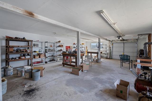 20101 Panoche Road, Paicines CA: https://media.crmls.org/mediaz/eb4a0014-97ed-4ec6-ae68-7814dbe43838.jpg