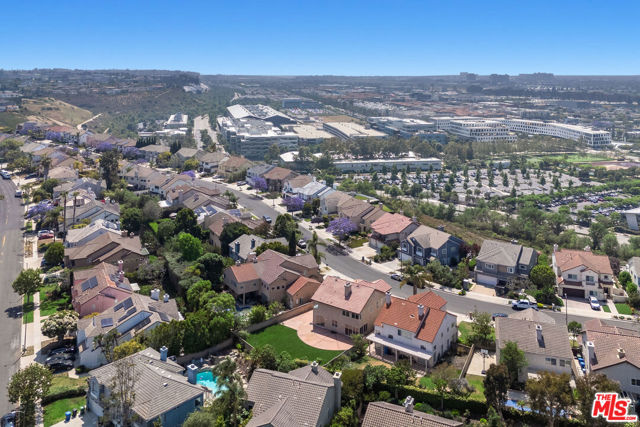 6615 Kentwood Bluffs Drive, Los Angeles CA: https://media.crmls.org/mediaz/eb4a04e7-4694-40c3-b721-b738ba9afcb3.jpg