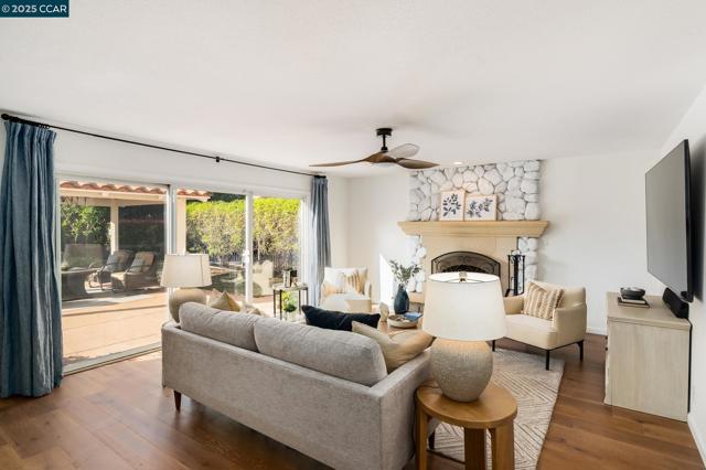 46 Saint Mark Ct, Danville CA: https://media.crmls.org/mediaz/eb4a6b67-fbd3-4642-8d2c-a22cf93fe82d.jpg