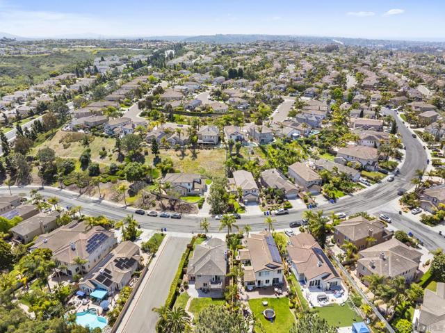 1266 Mariposa Rd, Carlsbad CA: https://media.crmls.org/mediaz/eb4abc50-9fec-413b-9734-8cc78dc2b38e.jpg