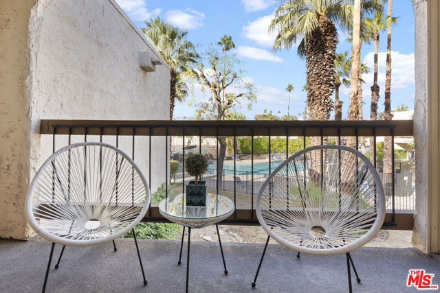 5300 E Waverly Drive, Palm Springs CA: https://media.crmls.org/mediaz/eb4ade8b-b059-492d-8c60-6f513f376db2.jpg