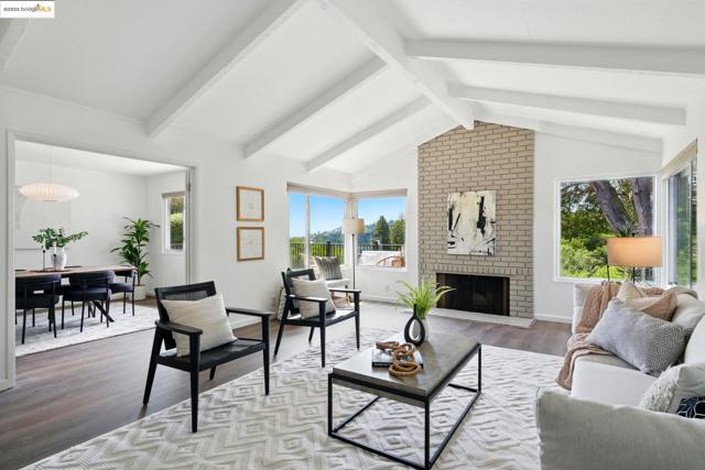 7927 Phaeton Dr, Oakland CA: https://media.crmls.org/mediaz/eb4bbe94-9588-400c-8857-468bb1eb5e4d.jpg