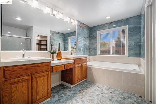 5235 Ramsdell Ct, Antioch CA: https://media.crmls.org/mediaz/eb4cc92c-5ce3-4a61-9153-a8cdf3ea7650.jpg