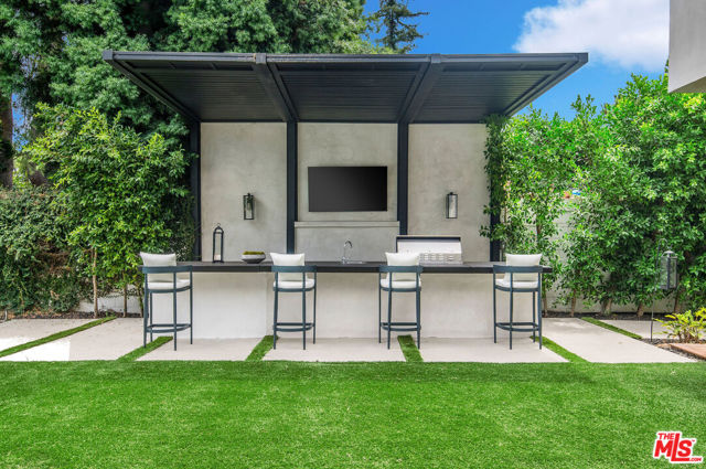 4544 Woodley Avenue, Encino CA: https://media.crmls.org/mediaz/eb4cda4b-999a-466f-929b-38102b113601.jpg