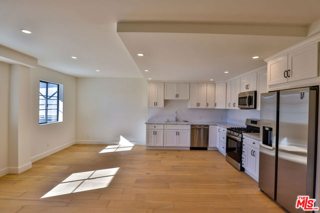 22227 PACIFIC COAST Highway, Malibu CA: https://media.crmls.org/mediaz/eb4d1820-358d-49c1-840c-313965d5d33e.jpg