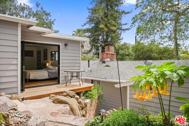 19817 Montau Drive, Topanga CA: https://media.crmls.org/mediaz/eb4d4779-ddd3-47ab-9980-4eb6d636339a.jpg