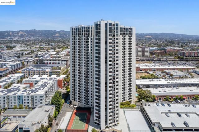 6363 Christie Ave, Emeryville CA: https://media.crmls.org/mediaz/eb4d84b5-4237-42da-bd86-5fb3be4cbce6.jpg