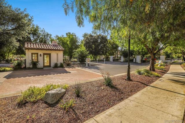 3083 Sprucewood Ln, Escondido CA: https://media.crmls.org/mediaz/eb4d9b6c-7930-4a35-8968-7abb528f678e.jpg