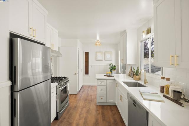 1458 Cedar St, Berkeley CA: https://media.crmls.org/mediaz/eb4e146f-c72c-4638-b3a9-22b5ddb4b585.jpg