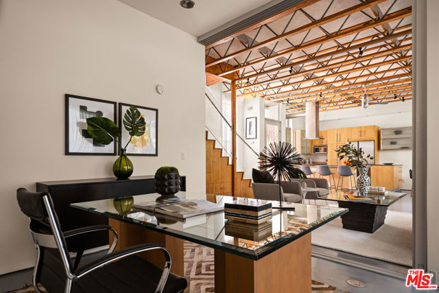 621 San Juan Avenue, Venice CA: https://media.crmls.org/mediaz/eb4e297f-8fcf-4262-9546-807ebde4164a.jpg