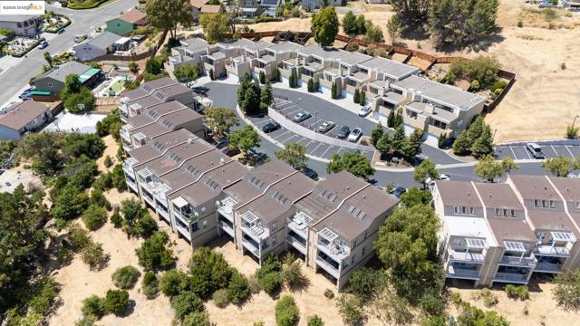 300 Locust Dr, Vallejo CA: https://media.crmls.org/mediaz/eb4e611d-1a42-4254-beeb-f0dbe69d76cb.jpg