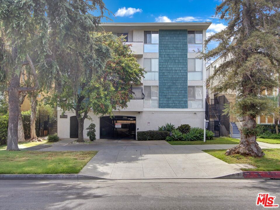 244 S La Fayette Park Place #205