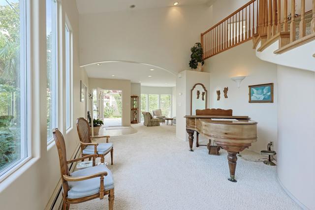 638 Margarita Ave, Coronado CA: https://media.crmls.org/mediaz/eb4e6d18-34ef-4033-a682-1ac7681202e4.jpg