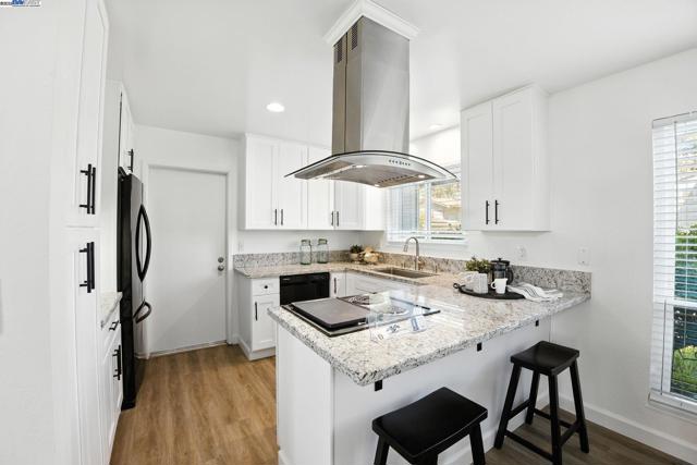 102 Rolling Green Cir, Pleasant Hill CA: https://media.crmls.org/mediaz/eb4eebb9-1a25-40e6-aa2f-68b729544cde.jpg