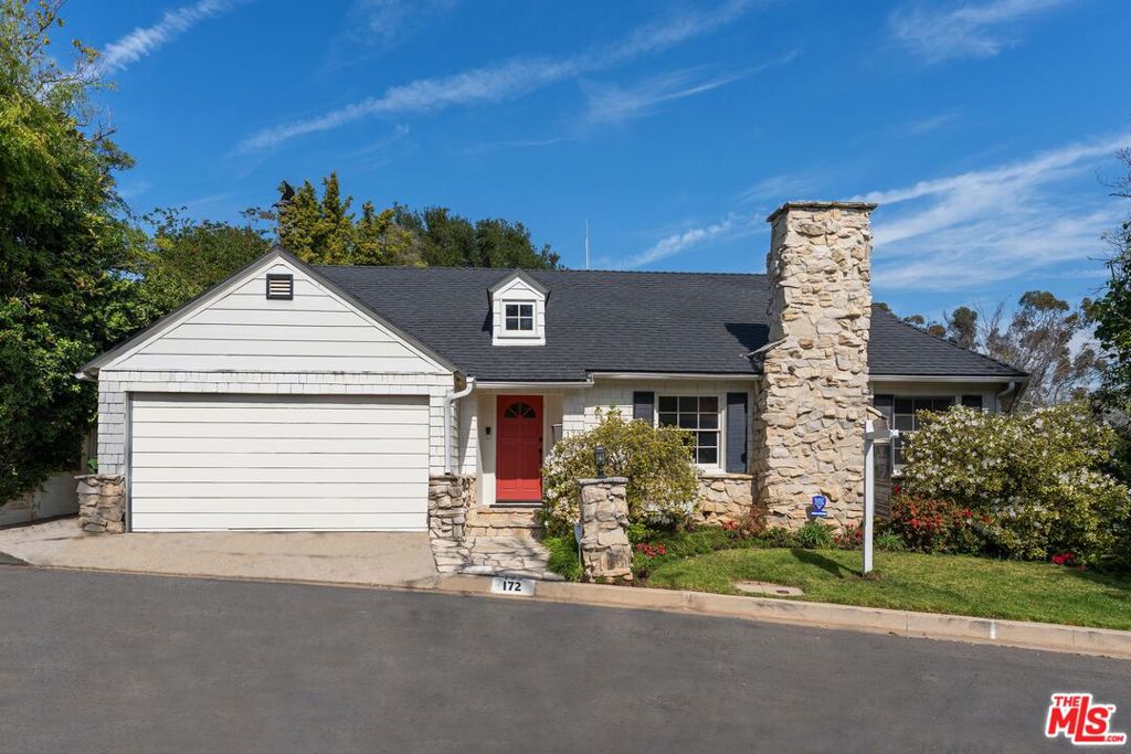 172 S Woodburn Drive