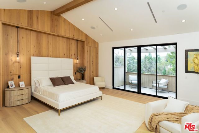 5831 Fitzpatrick Road, Hidden Hills CA: https://media.crmls.org/mediaz/eb4f0b91-4cf4-4960-a537-4c70e90ecb15.jpg