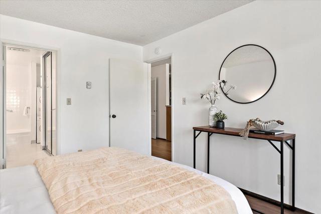2140 Santa Cruz Avenue, Menlo Park CA: https://media.crmls.org/mediaz/eb4f5869-cc58-4c62-a9c4-6c382993b80d.jpg