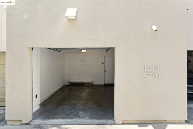1213 67Th St, Oakland CA: https://media.crmls.org/mediaz/eb4f7c8d-a41e-49f4-bd81-b01cde98db1a.jpg