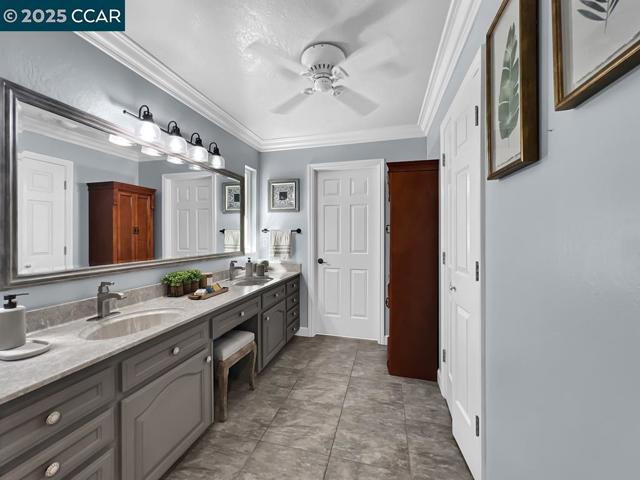14 Mt Eden Pl, Clayton CA: https://media.crmls.org/mediaz/eb4f8b75-ce0f-4f84-a8c6-10ac98da532c.jpg